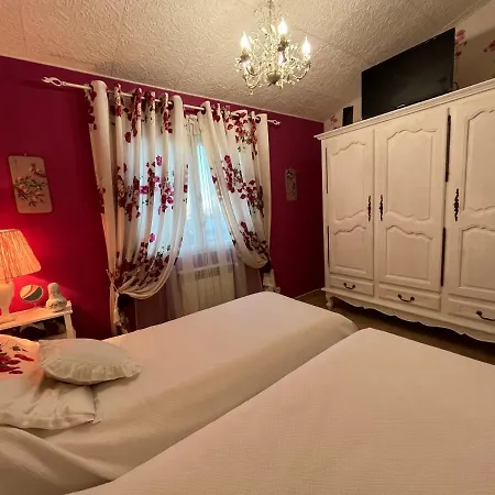 Les Iris Apartment